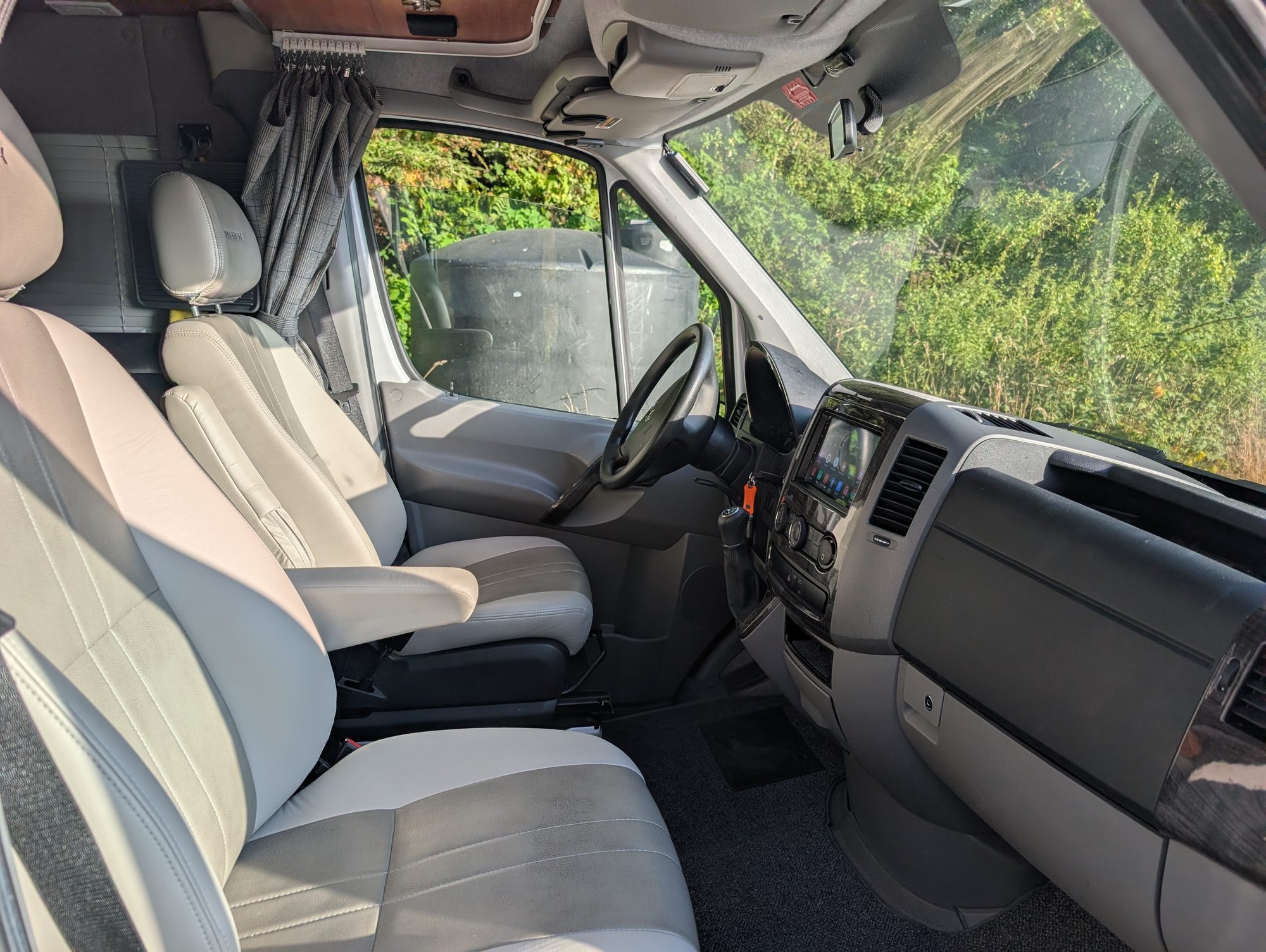 Front cab with full swivel captain's seats